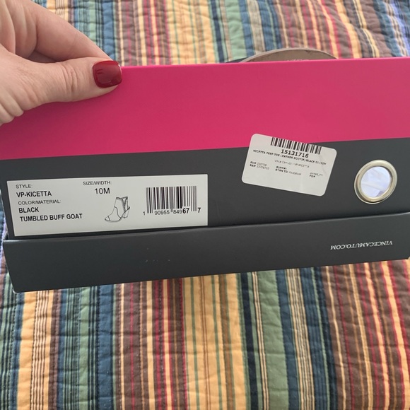 VINCE CAMUTO Kicetta black bootie - Picture 2 of 3